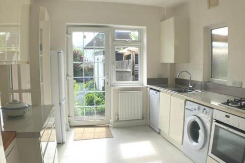 3 bedroom semi-detached house to rent, Willow Way, London N3