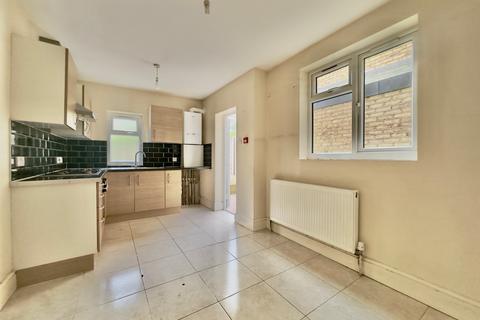 6 bedroom terraced house to rent, Valnary Street, Tooting, London, SW17