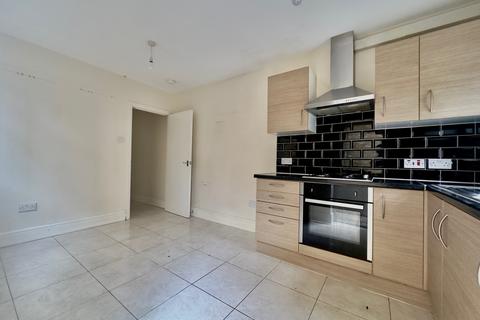 6 bedroom terraced house to rent, Valnary Street, SW17