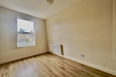 6 bedroom terraced house to rent, Valnary Street, SW17