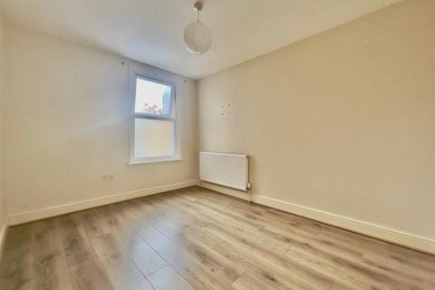 6 bedroom terraced house to rent, Valnary Street, Tooting, London, SW17