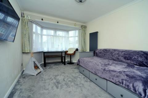 2 bedroom maisonette to rent, Amesbury Road, Hanworth