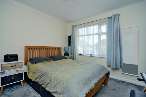 2 bedroom maisonette to rent, Amesbury Road, Hanworth