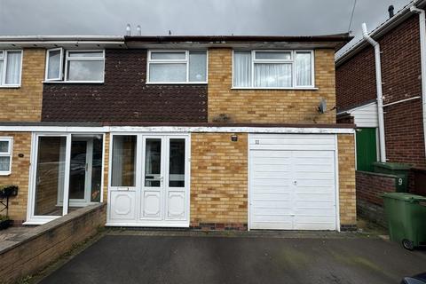 3 bedroom semi-detached house to rent, Solihull B92