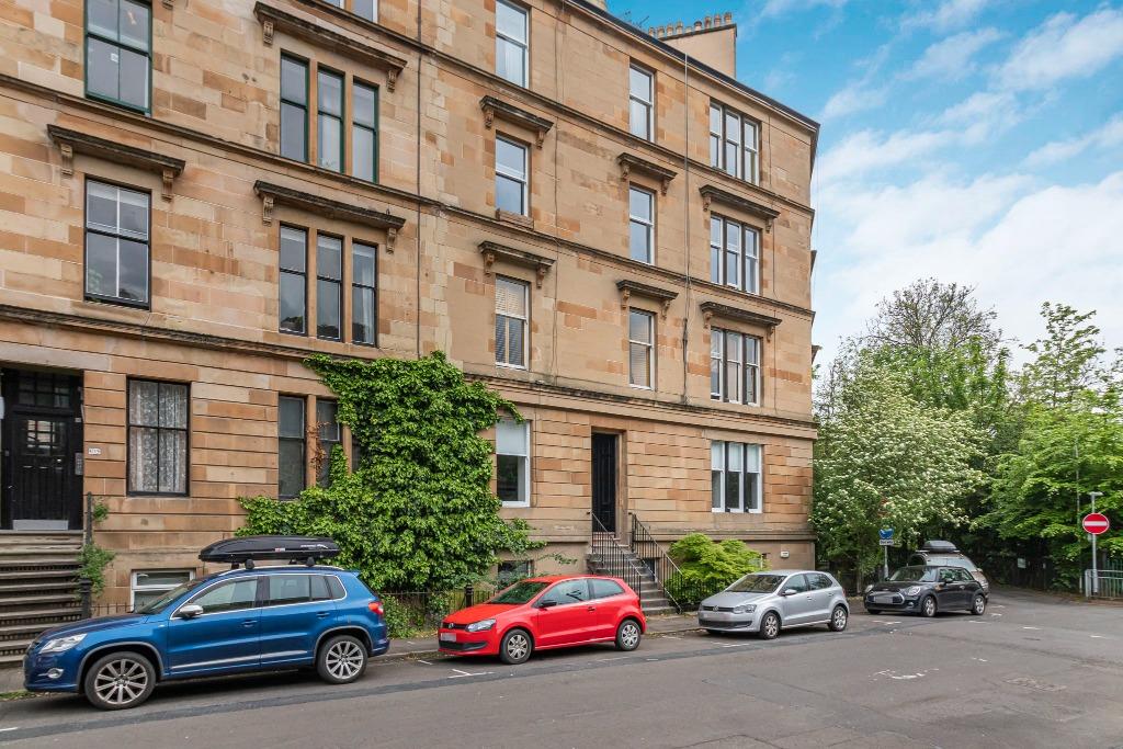 Otago Street, Hillhead, Glasgow, G12 4 bed flat £3,300 pcm (£762 pw)