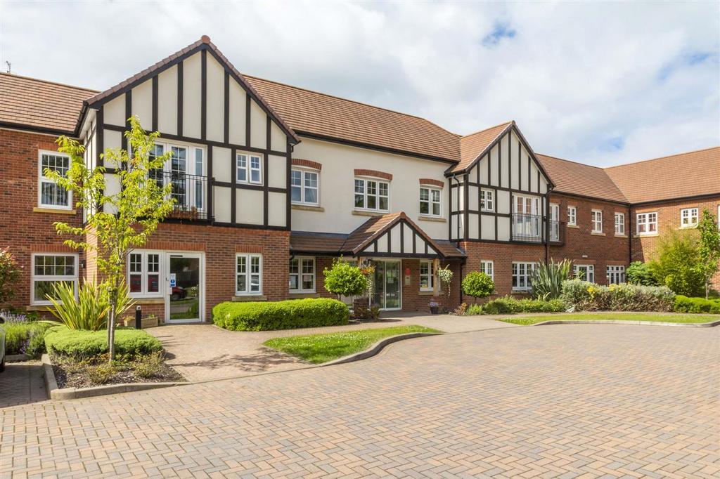 Four Ashes Road, Bentley Heath, B93 3 bed apartment for sale £350,000