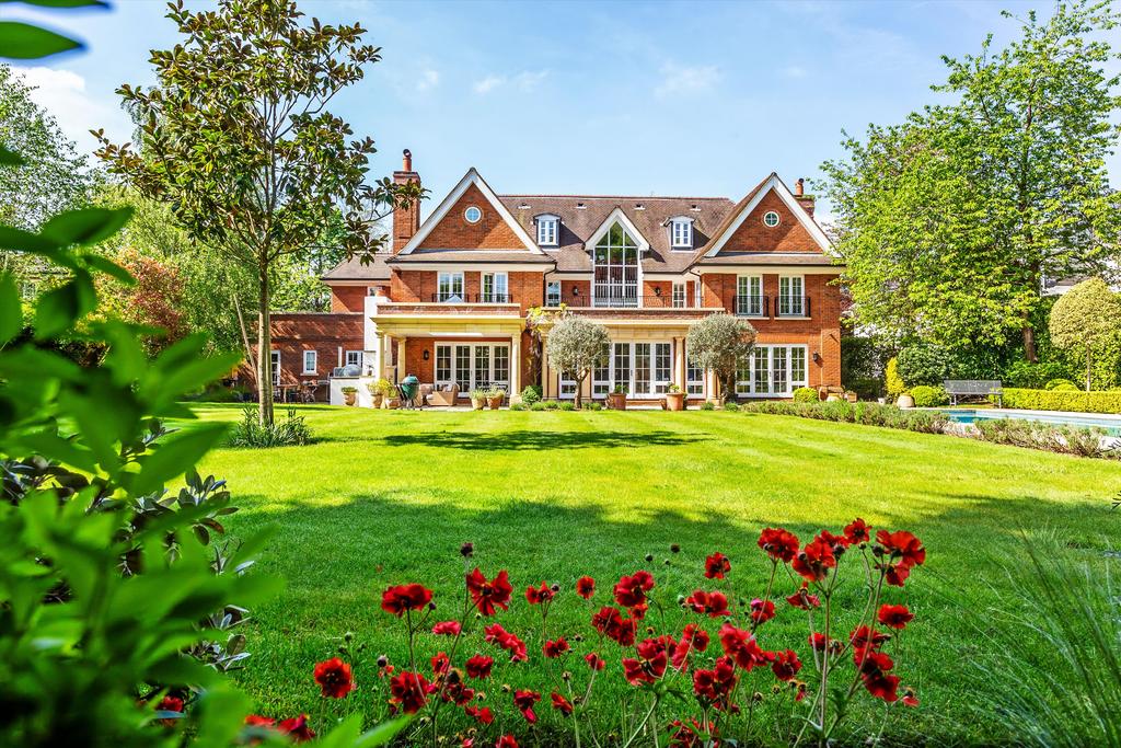 Icklingham Road, Cobham, Surrey, KT11 6 bed detached house for sale £