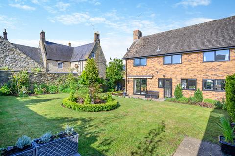 4 bedroom detached house for sale, Baker Street Gayton, Northamptonshire, NN7 3EZ