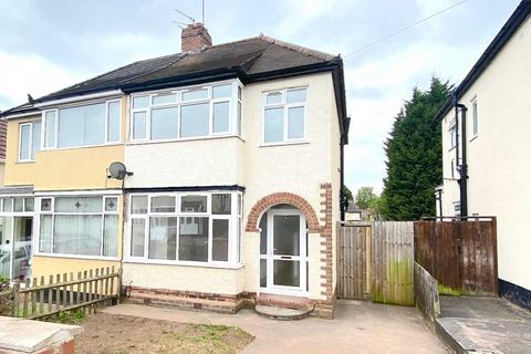 3 bedroom semi-detached house to rent, Lynton Avenue, Wolverhampton WV6