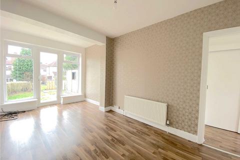 3 bedroom semi-detached house to rent, Lynton Avenue, Wolverhampton WV6