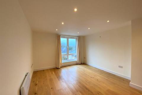 1 bedroom apartment to rent, Victoria Way, Woking GU21