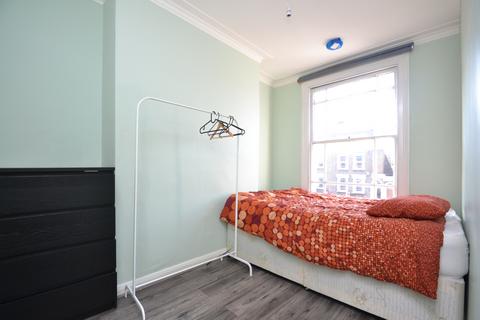 2 bedroom maisonette to rent, Amersham Road New Cross SE14
