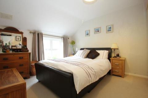 1 bedroom terraced house to rent, Hedgerley Court, Woking GU21