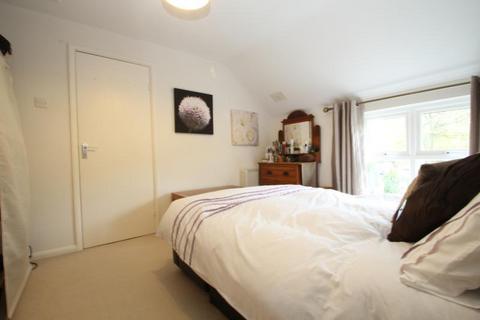 1 bedroom terraced house to rent, Hedgerley Court, Woking GU21