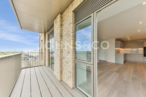 2 bedroom apartment to rent, Galleria House, Western Gateway, London, E16