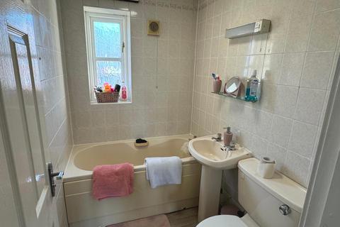 1 bedroom flat for sale, Severn Court, Grosvenor Park, Morecambe, LA3