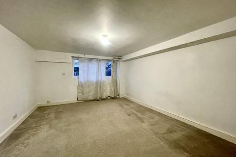 3 bedroom terraced house to rent, Damask Crescent, London, E16