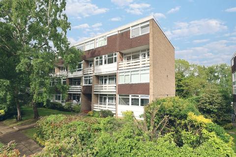 2 bedroom apartment to rent, Hill View Court, Woking, Surrey, GU22