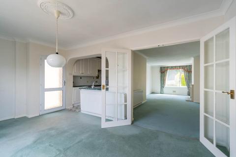 3 bedroom apartment to rent, Alderley Road, Southdown