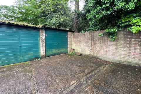 Garage to rent, Woodside, Leigh-on-Sea SS9