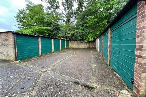 Garage to rent, Woodside, Leigh-on-Sea SS9