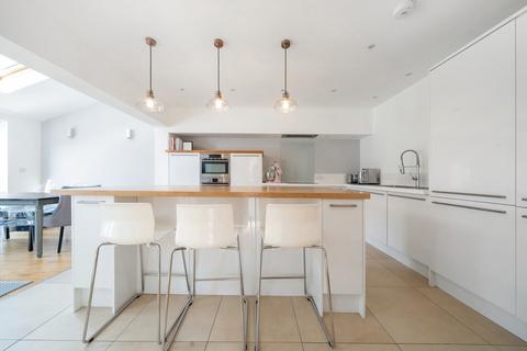 6 Grove Way, Uxbridge, UB8 1QP