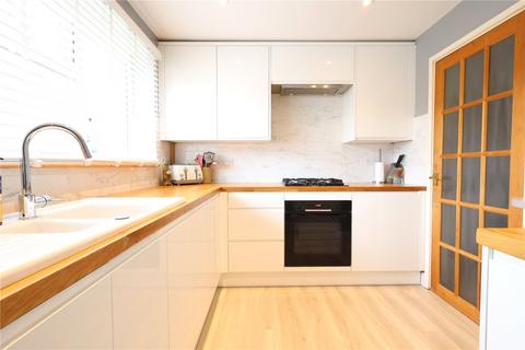 28 Middlefield, Farnham, GU9 8PZ