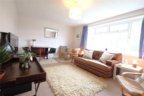28 Middlefield, Farnham, GU9 8PZ
