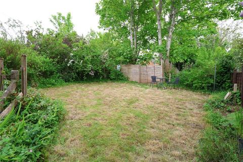 28 Middlefield, Farnham, GU9 8PZ