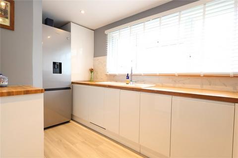 28 Middlefield, Farnham, GU9 8PZ