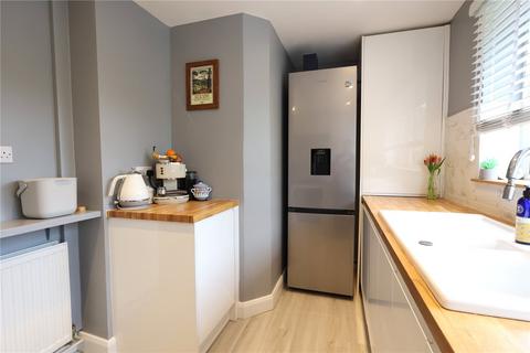28 Middlefield, Farnham, GU9 8PZ