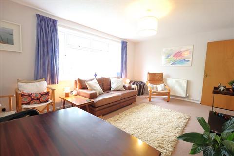 28 Middlefield, Farnham, GU9 8PZ