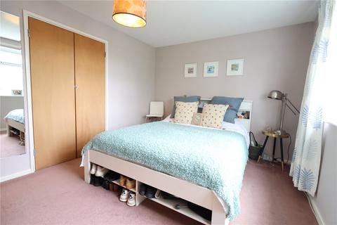 28 Middlefield, Farnham, GU9 8PZ