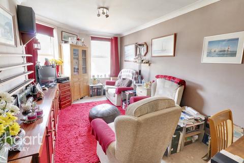 2 bedroom flat for sale, Roche Close, Rochford
