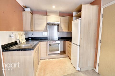 2 bedroom flat for sale, Roche Close, Rochford