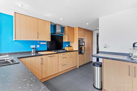 198 Ashdown Drive, Crawley, RH10 5DU