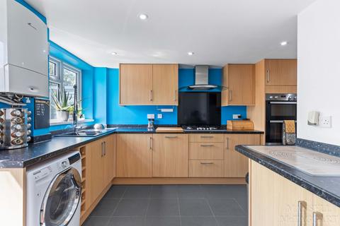 198 Ashdown Drive, Crawley, RH10 5DU