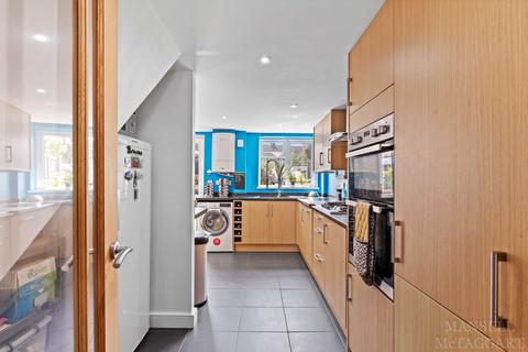 198 Ashdown Drive, Crawley, RH10 5DU