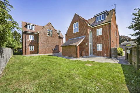 1 Bernard Barlow Close, Didcot, OX11 0FF