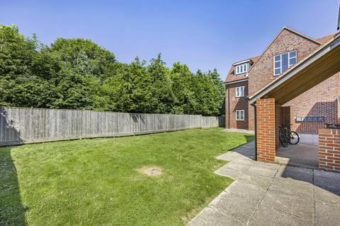 1 Bernard Barlow Close, Didcot, OX11 0FF