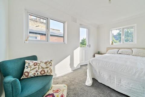 2 bedroom flat for sale, Nutcroft Road, Peckham