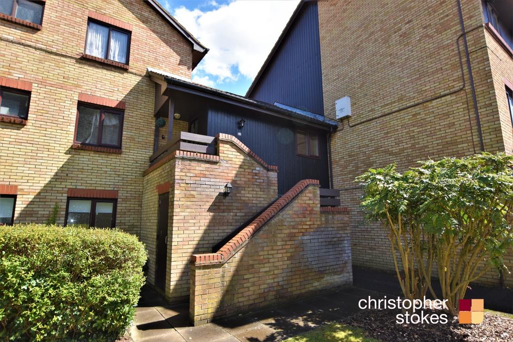 King Arthur Court, Cheshunt, Waltham... Studio - £1,050 pcm (£242 pw)