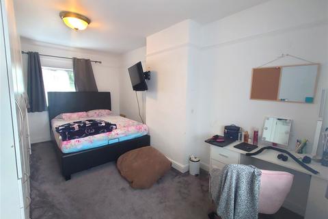 21 Hesa Road, Hayes, UB3 2DP