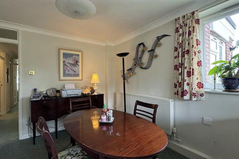 2 bedroom apartment for sale, Baronsmede, Branksome Wood Road, Bournemouth