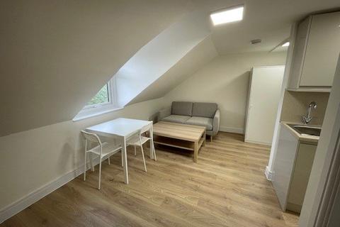 Studio to rent, Iverson Road, West Hampstead NW6