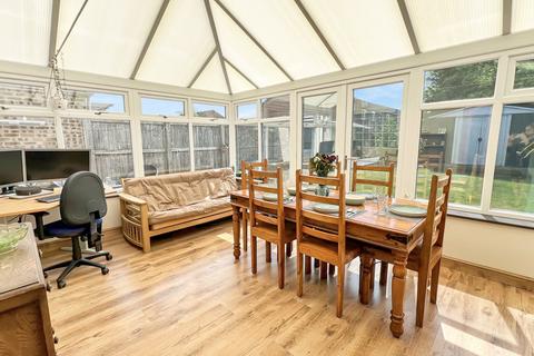 9 White Horse Way, Westbury, BA13 3AH