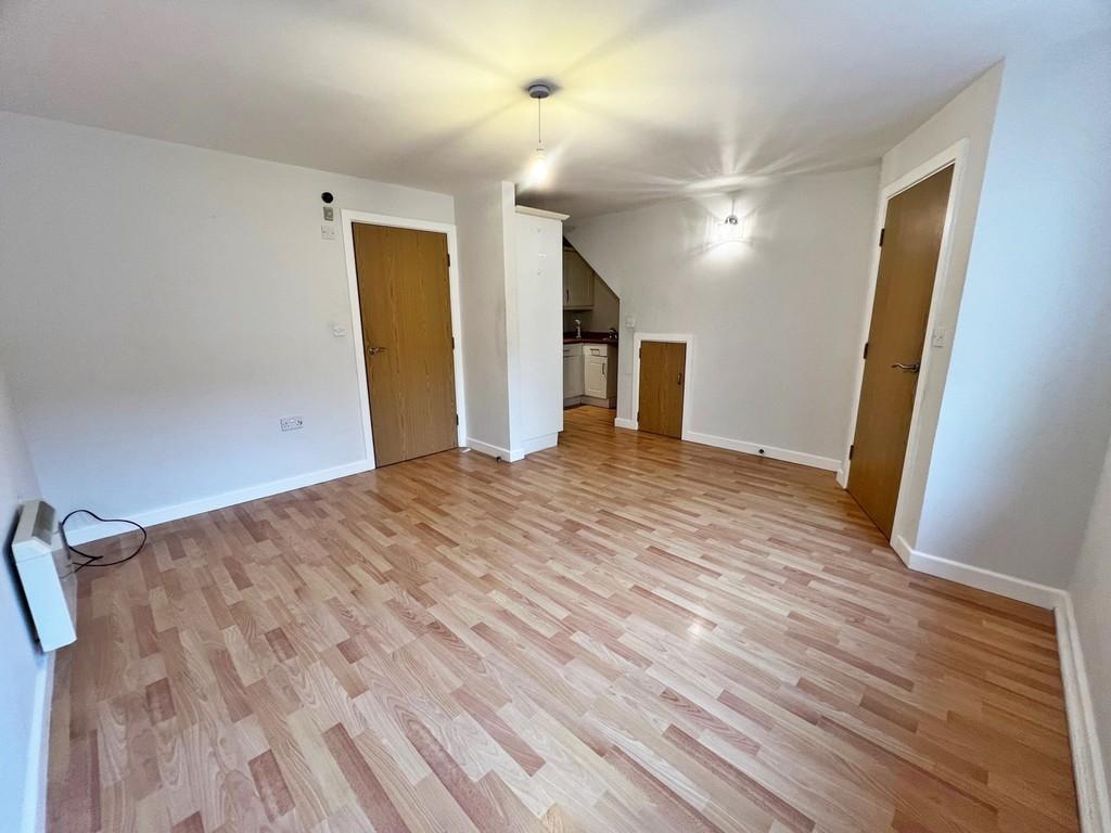 9 Farnworth Mews 4
