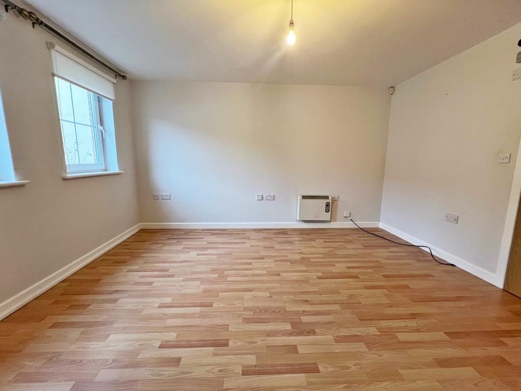 9 Farnworth Mews 5