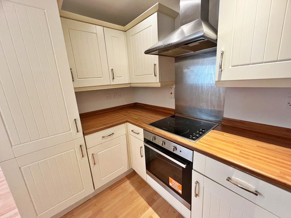 9 Farnworth Mews 2