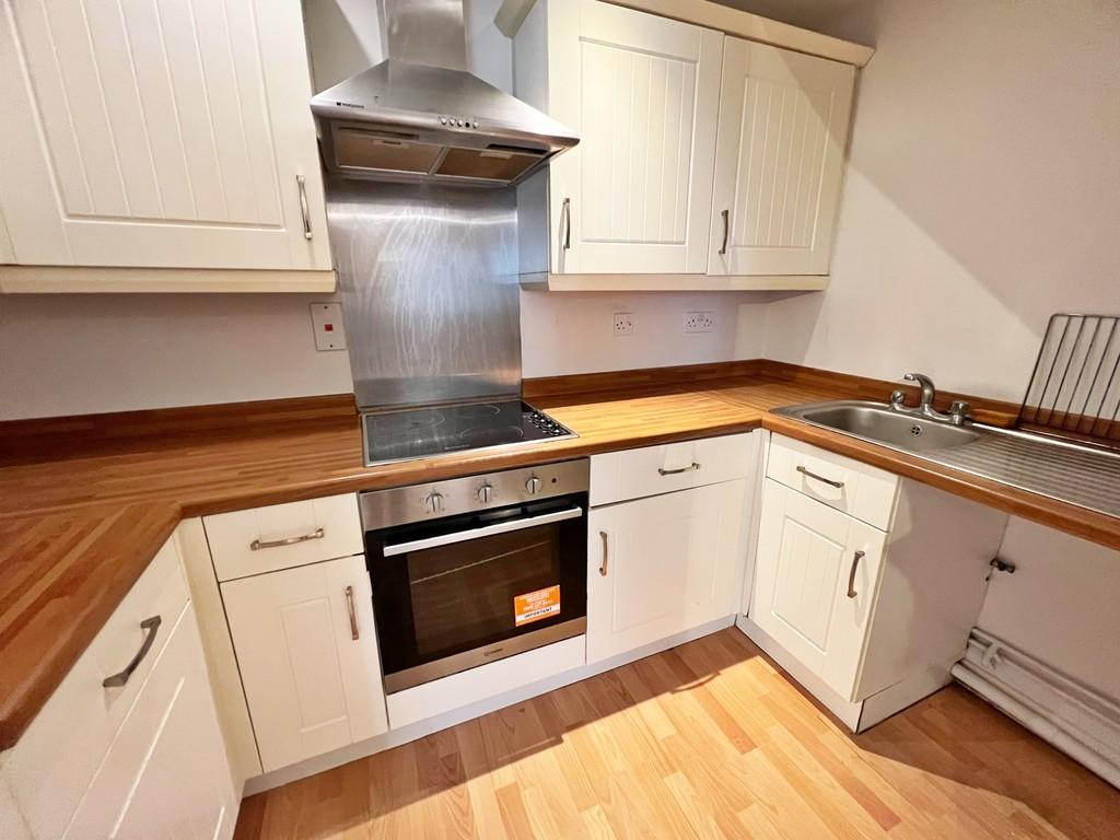 9 Farnworth Mews 3
